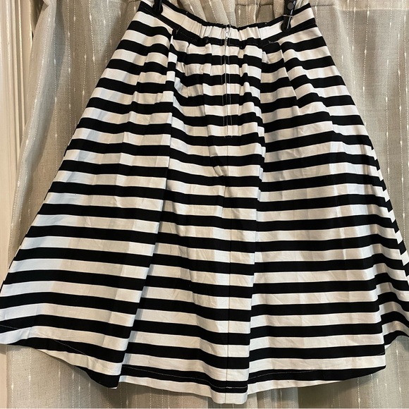 Modcloth Dusk and Stunner midi skirt in black & white, w/pockets! - Picture 6 of 7